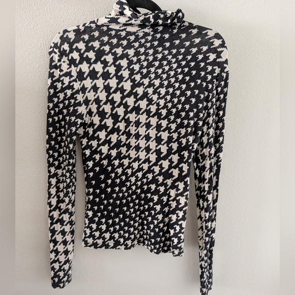 H&M Black and White Houndstooth Fitted Long Sleeve Blouse - Picture 2 of 4